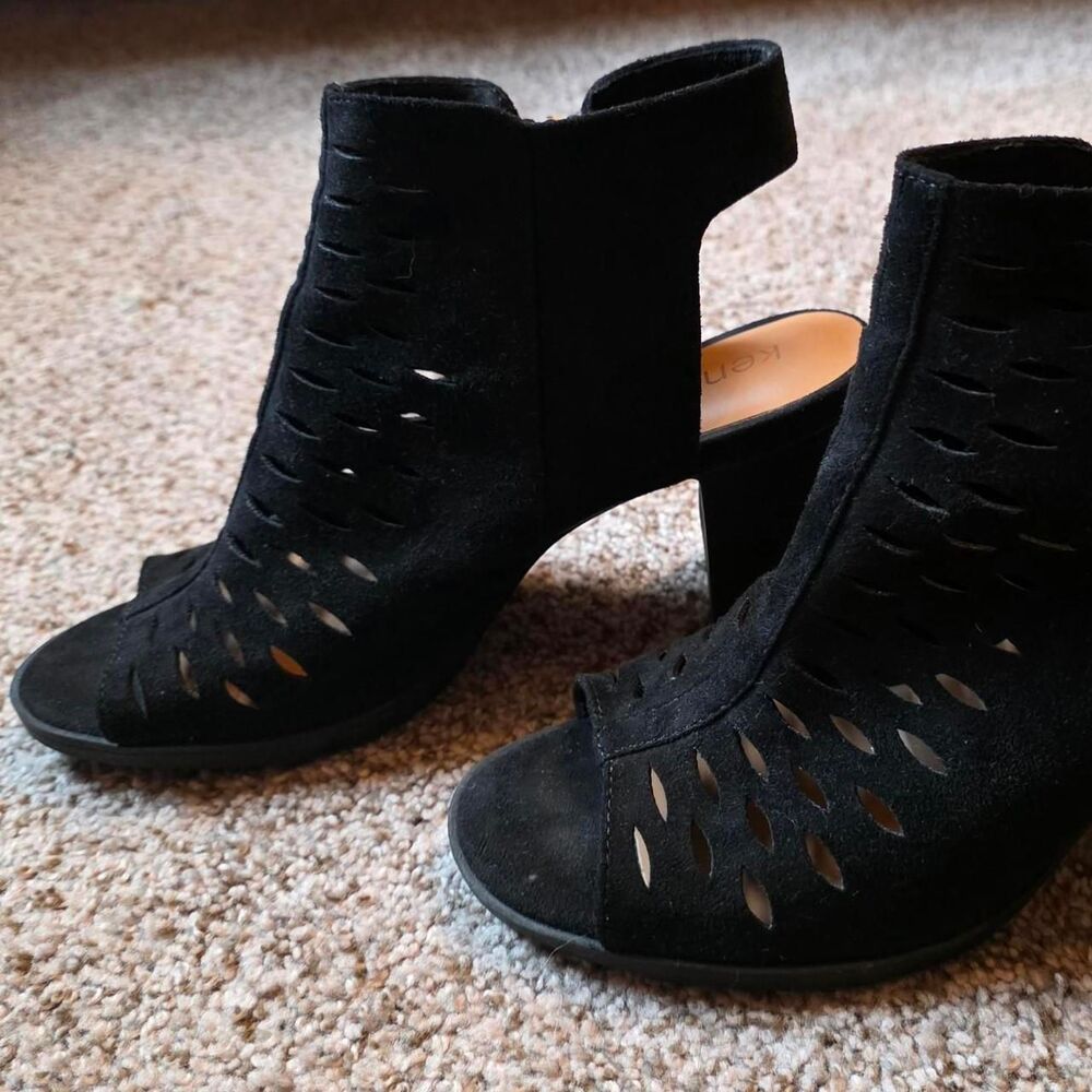 Kensie Women’s Black Suede Cutout Ankle Booties Size 9M - Picture 2 of 5